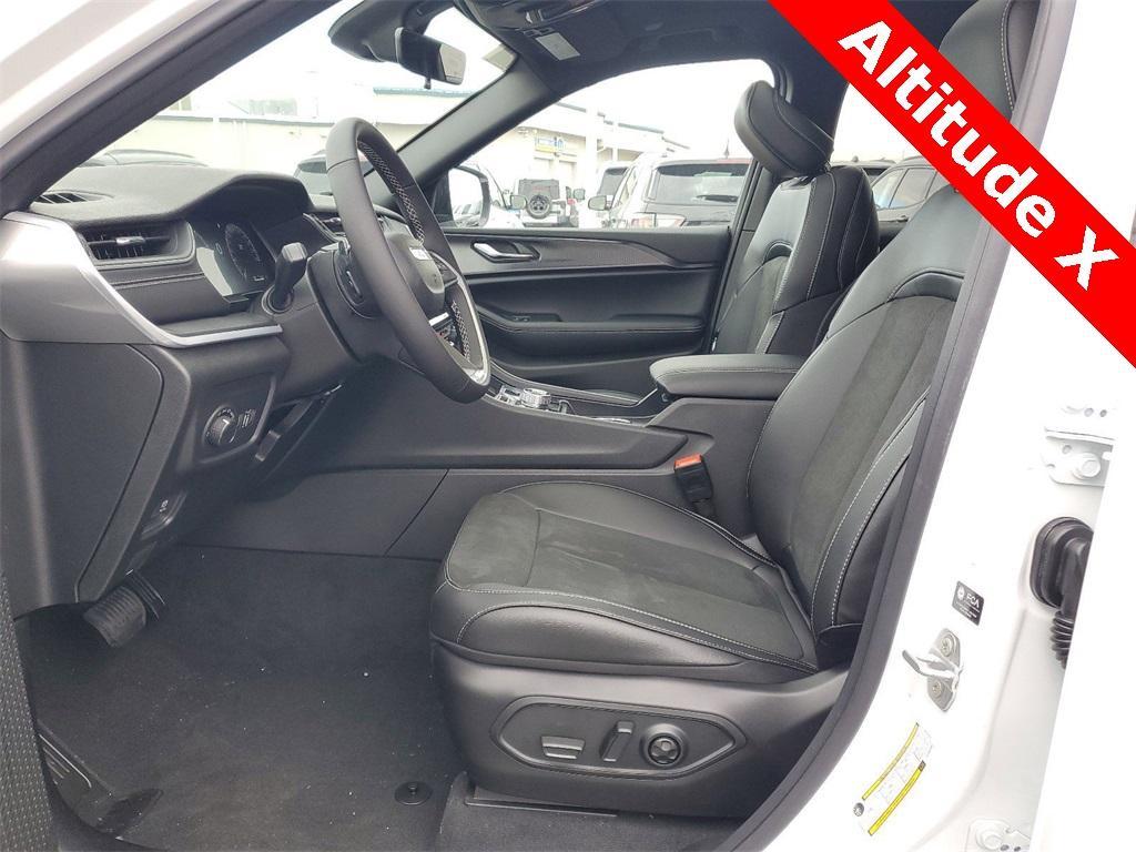 new 2025 Jeep Grand Cherokee car, priced at $40,089