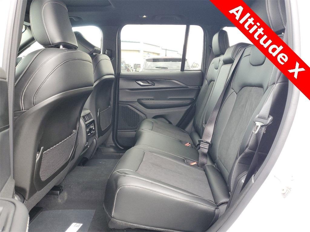 new 2025 Jeep Grand Cherokee car, priced at $40,089