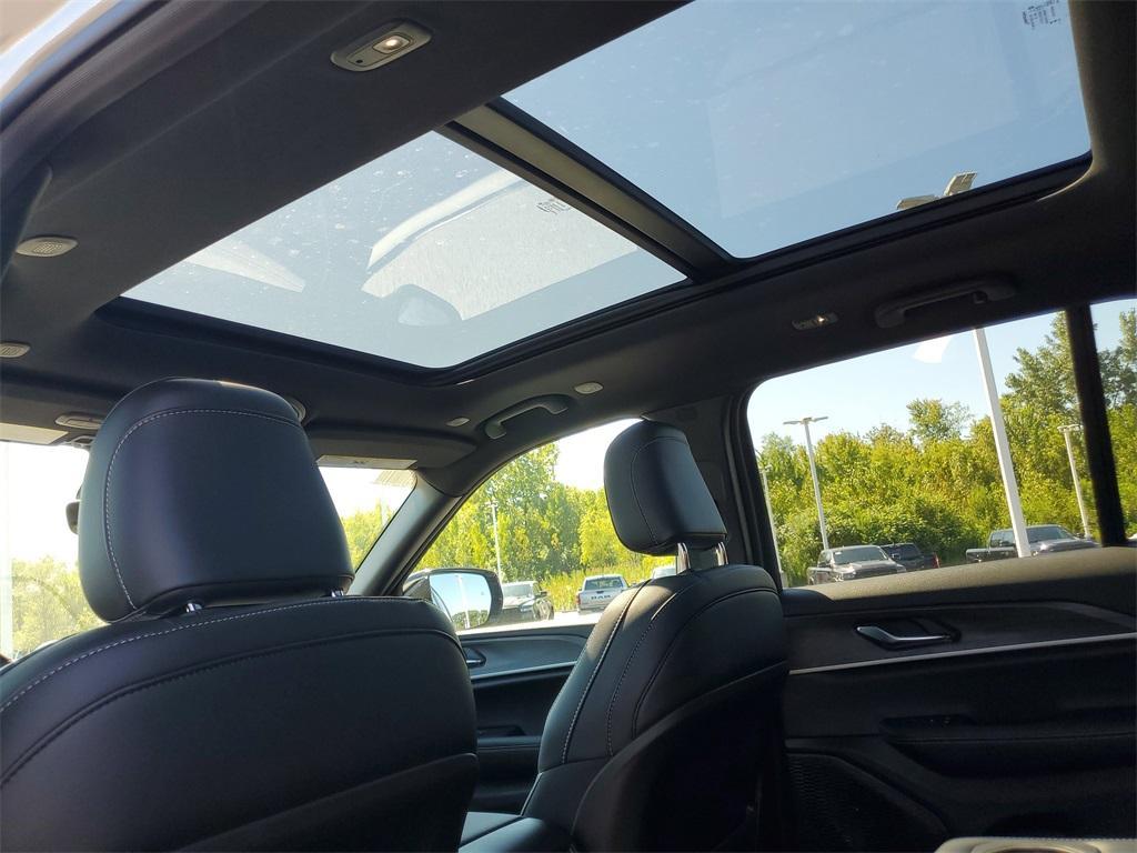 new 2025 Jeep Grand Cherokee car, priced at $45,283