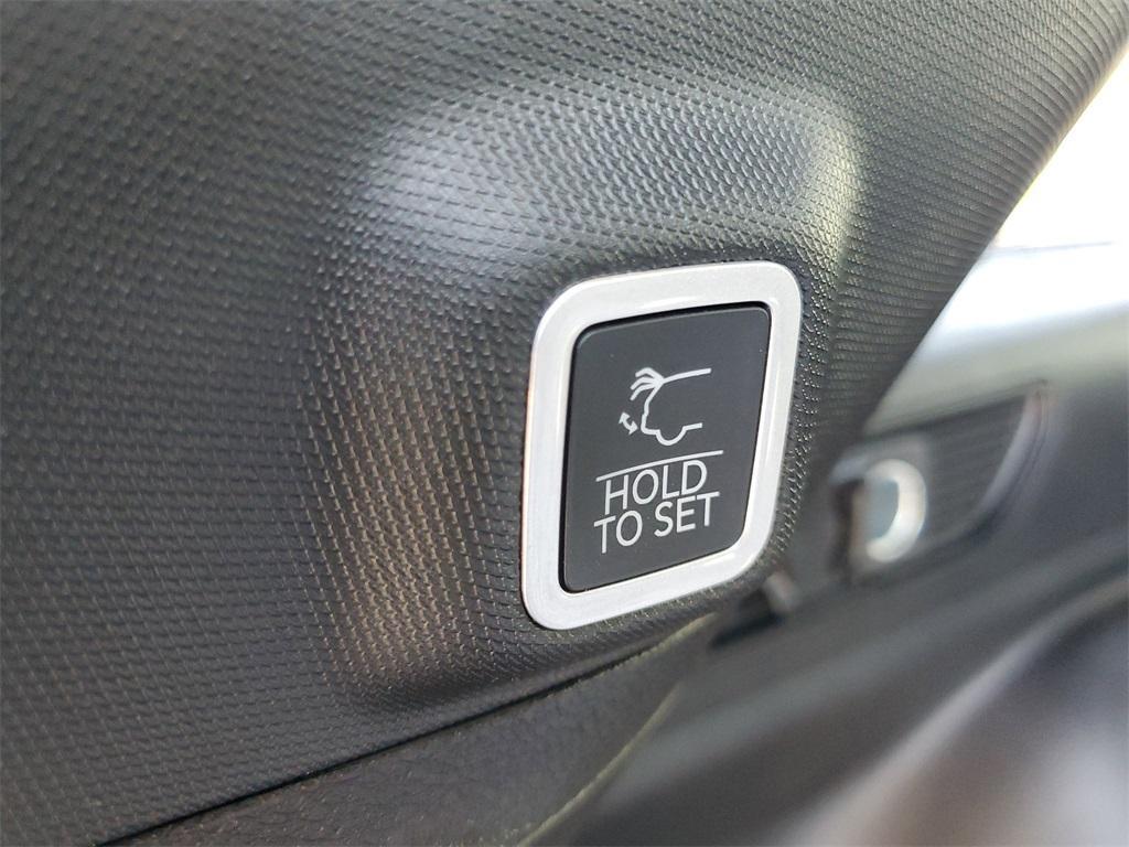 new 2025 Jeep Grand Cherokee car, priced at $45,283