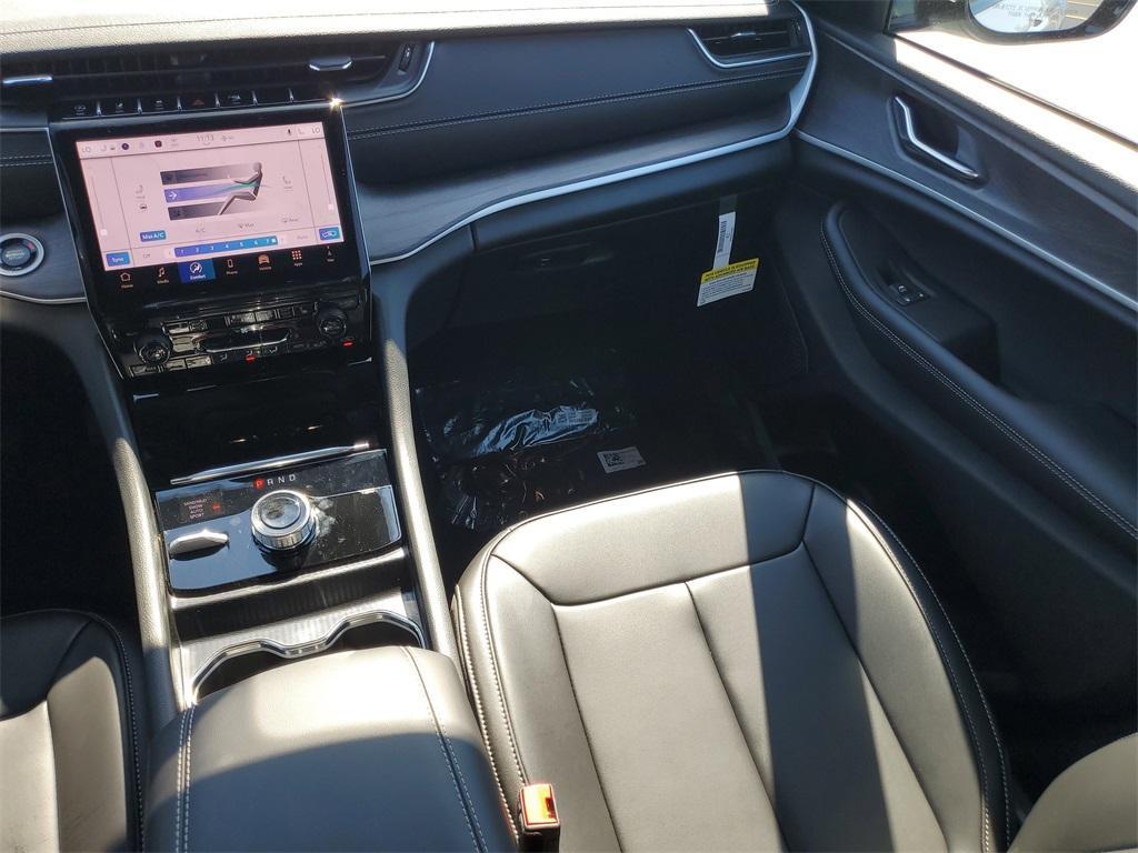 new 2025 Jeep Grand Cherokee car, priced at $45,283