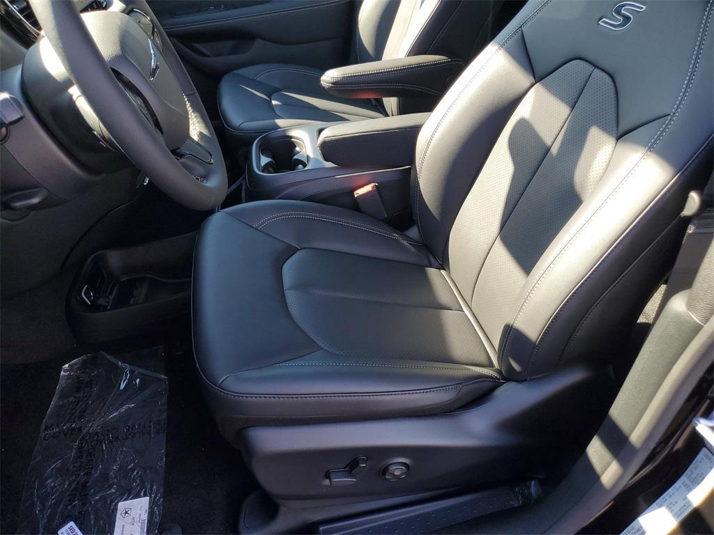 new 2026 Chrysler Pacifica car, priced at $47,030