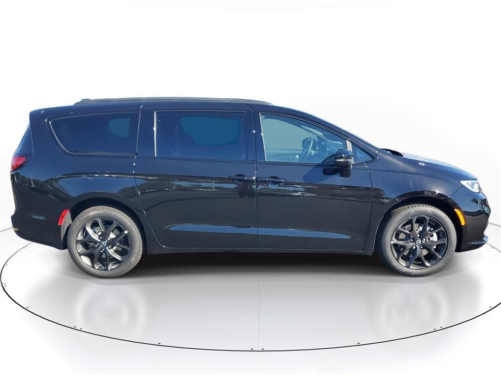 new 2026 Chrysler Pacifica car, priced at $47,030