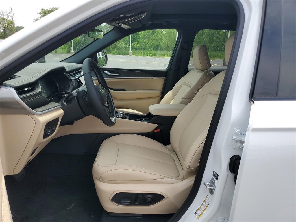 new 2025 Jeep Grand Cherokee car, priced at $45,665