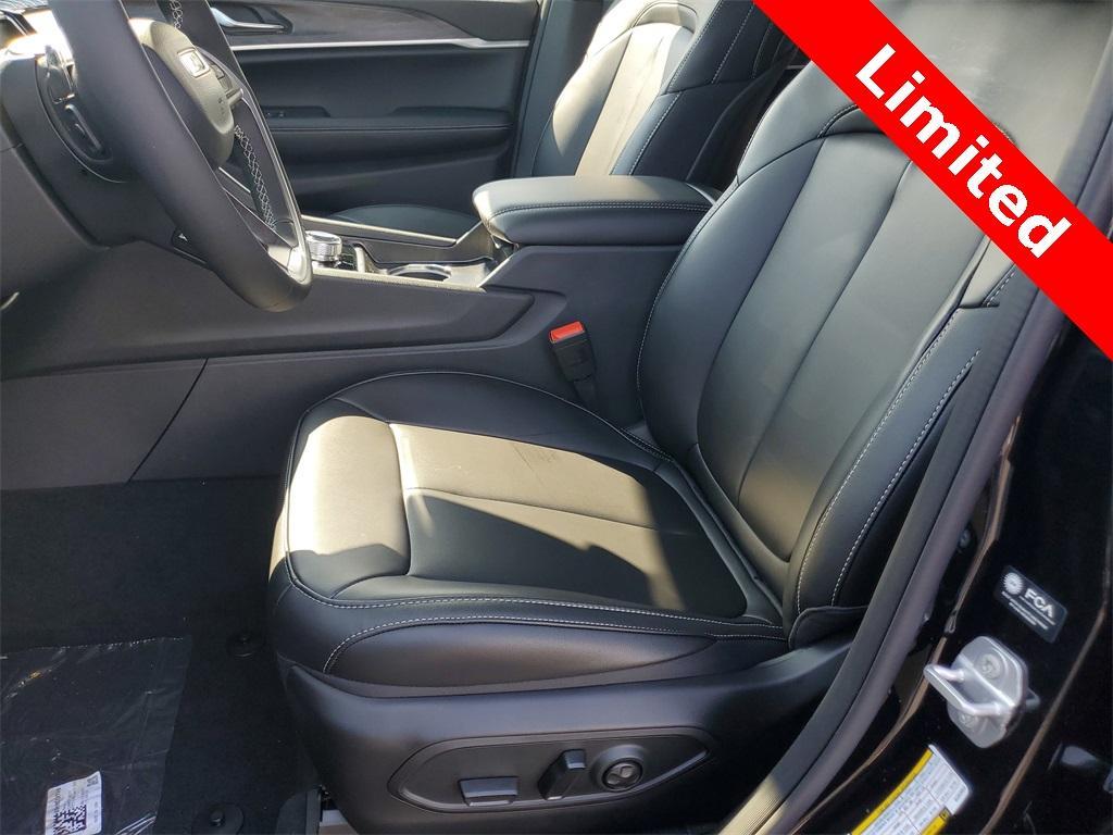 new 2025 Jeep Grand Cherokee car, priced at $44,408