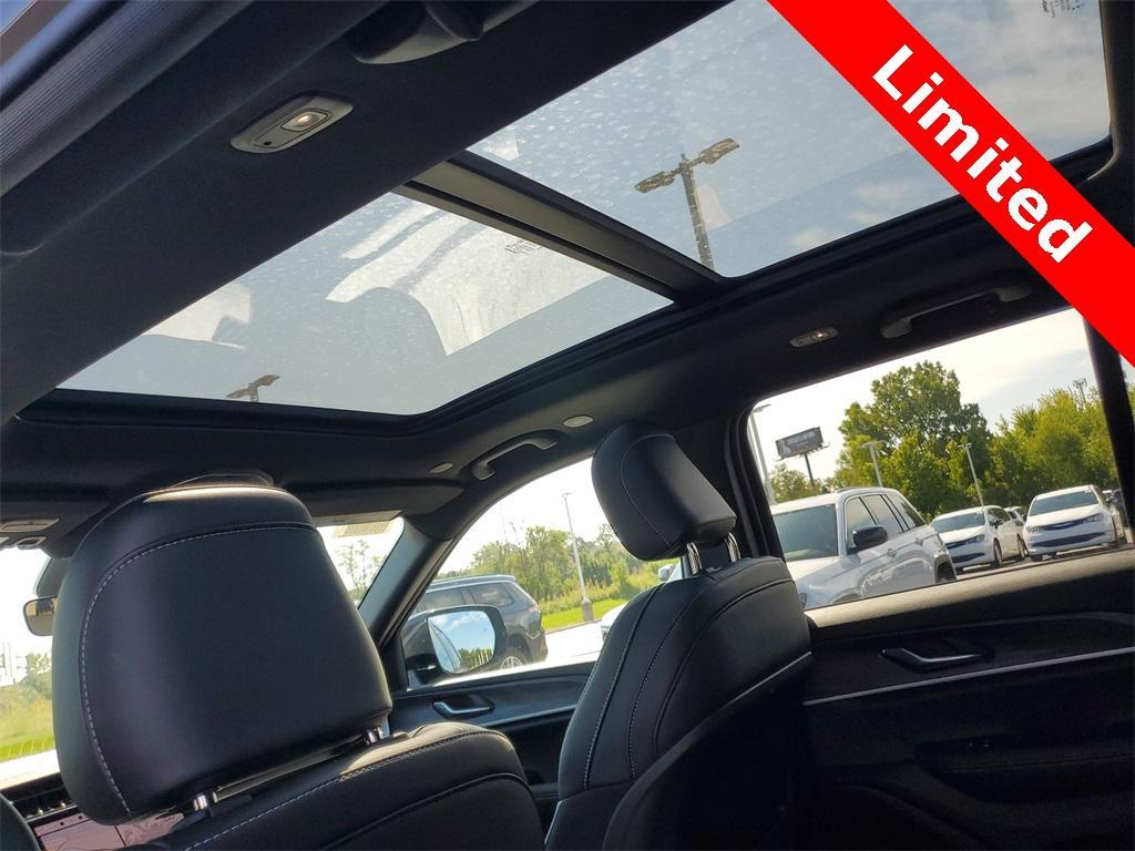 new 2025 Jeep Grand Cherokee car, priced at $44,408