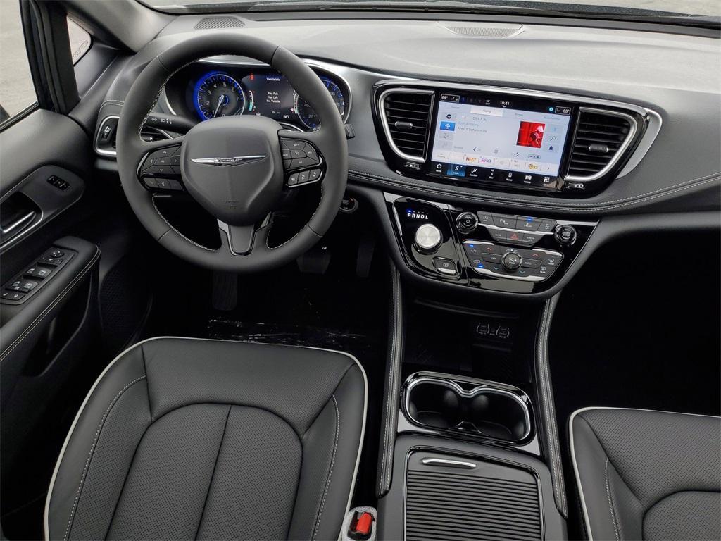 new 2025 Chrysler Pacifica car, priced at $49,814