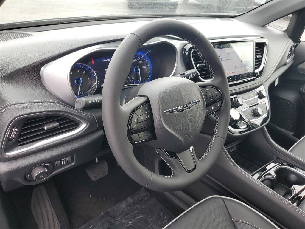 new 2025 Chrysler Pacifica car, priced at $49,814