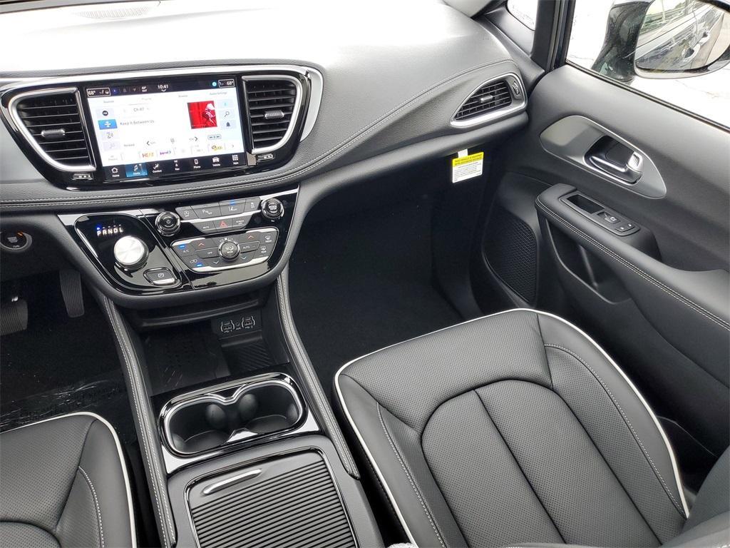 new 2025 Chrysler Pacifica car, priced at $49,814