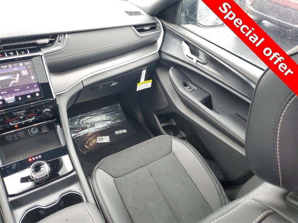 new 2025 Jeep Grand Cherokee L car, priced at $40,977