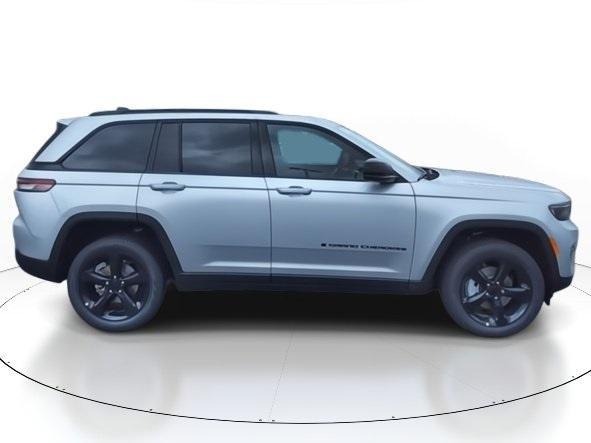 new 2024 Jeep Grand Cherokee car, priced at $43,721