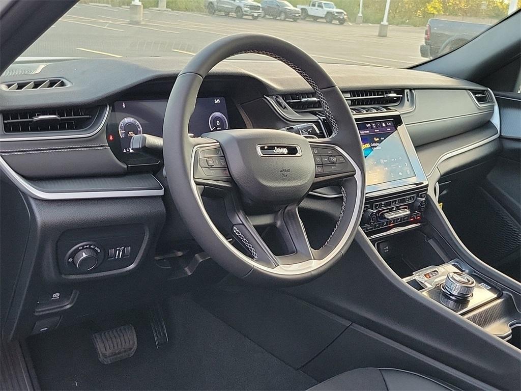 new 2025 Jeep Grand Cherokee car, priced at $42,252