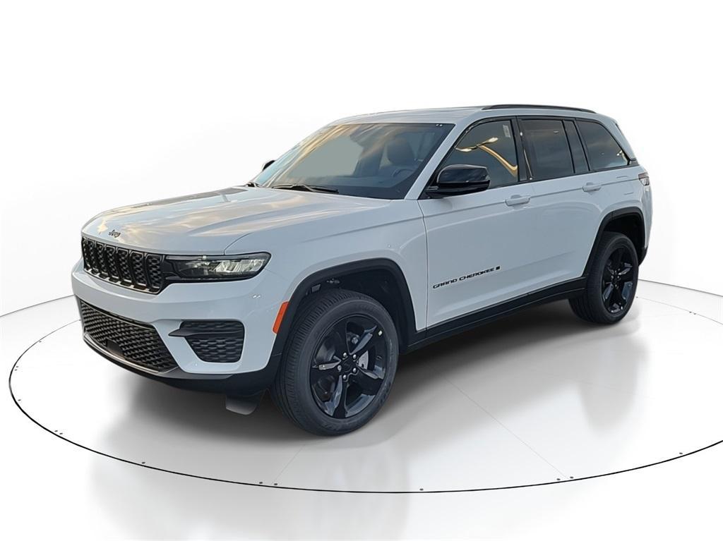 new 2025 Jeep Grand Cherokee car, priced at $42,252