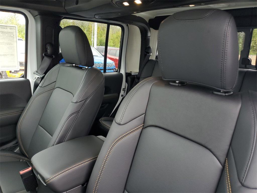 new 2025 Jeep Gladiator car, priced at $45,998