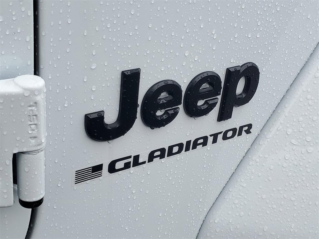 new 2025 Jeep Gladiator car, priced at $45,998