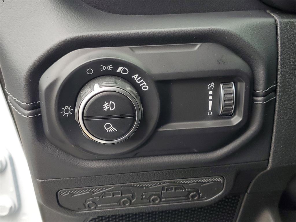 new 2025 Jeep Gladiator car, priced at $45,998