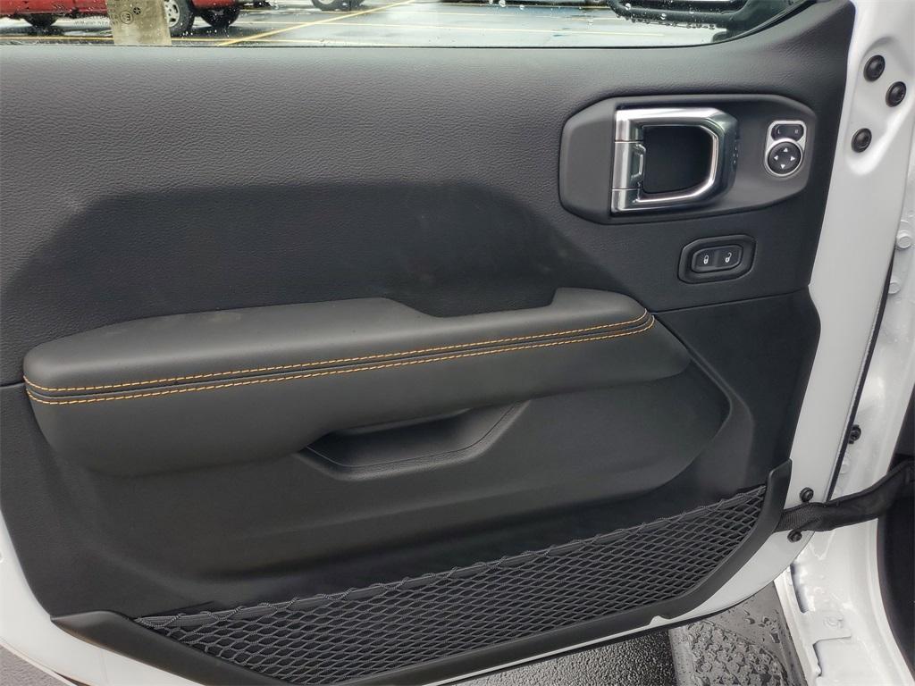 new 2025 Jeep Gladiator car, priced at $45,998