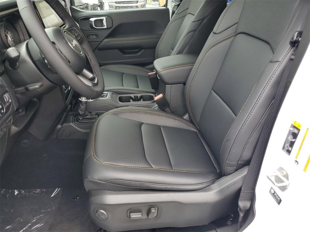 new 2025 Jeep Gladiator car, priced at $45,998