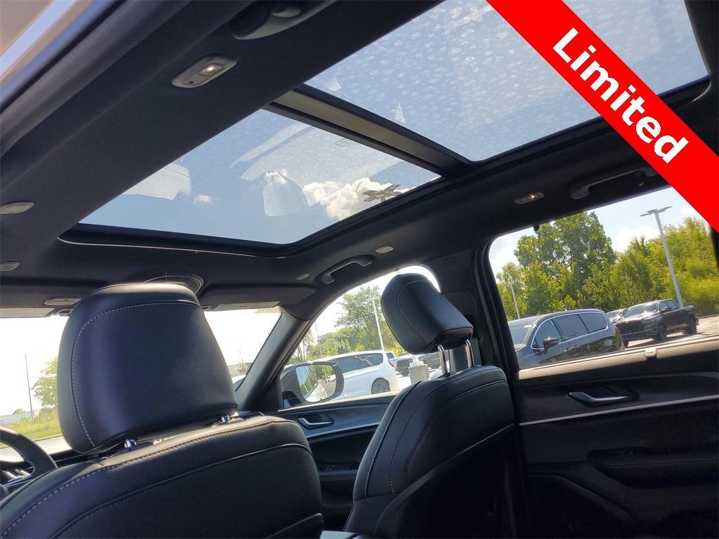 new 2025 Jeep Grand Cherokee car, priced at $49,494