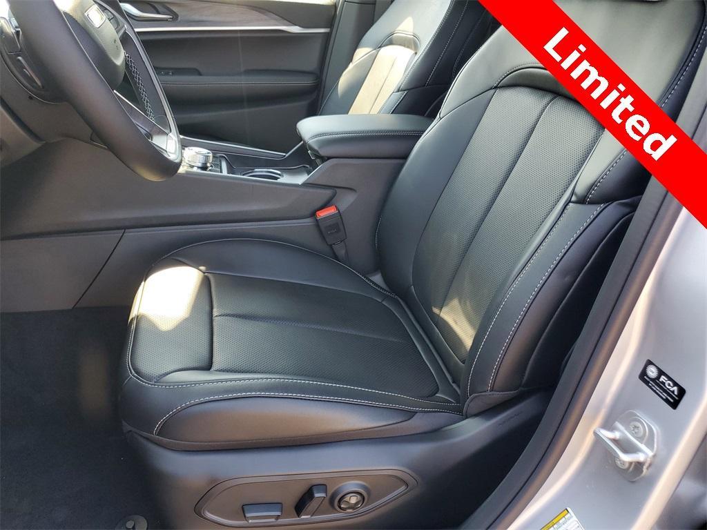 new 2025 Jeep Grand Cherokee car, priced at $49,494