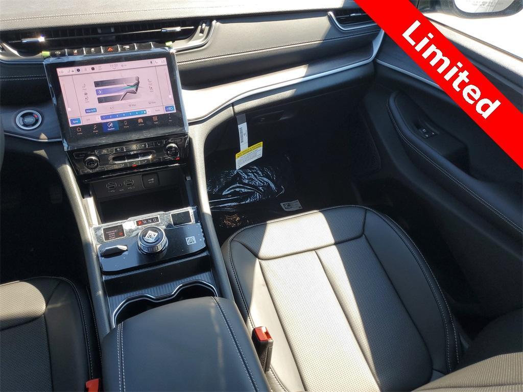 new 2025 Jeep Grand Cherokee car, priced at $49,494