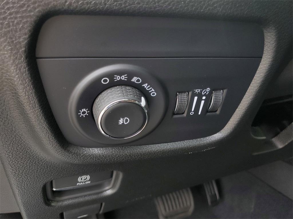 new 2025 Jeep Grand Cherokee car, priced at $46,736