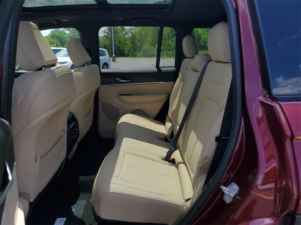 new 2025 Jeep Grand Cherokee car, priced at $39,531