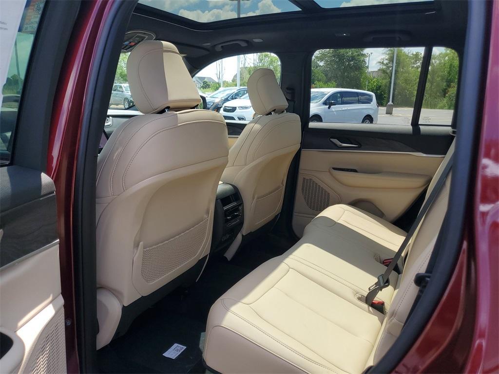 new 2025 Jeep Grand Cherokee car, priced at $39,531