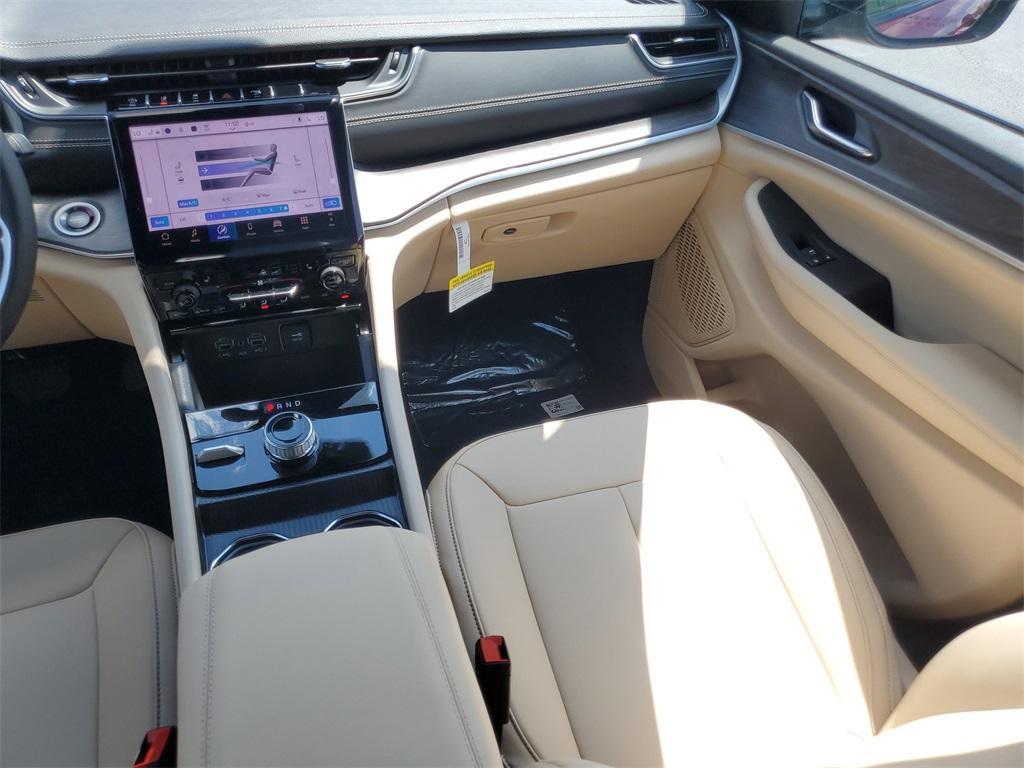 new 2025 Jeep Grand Cherokee car, priced at $39,531