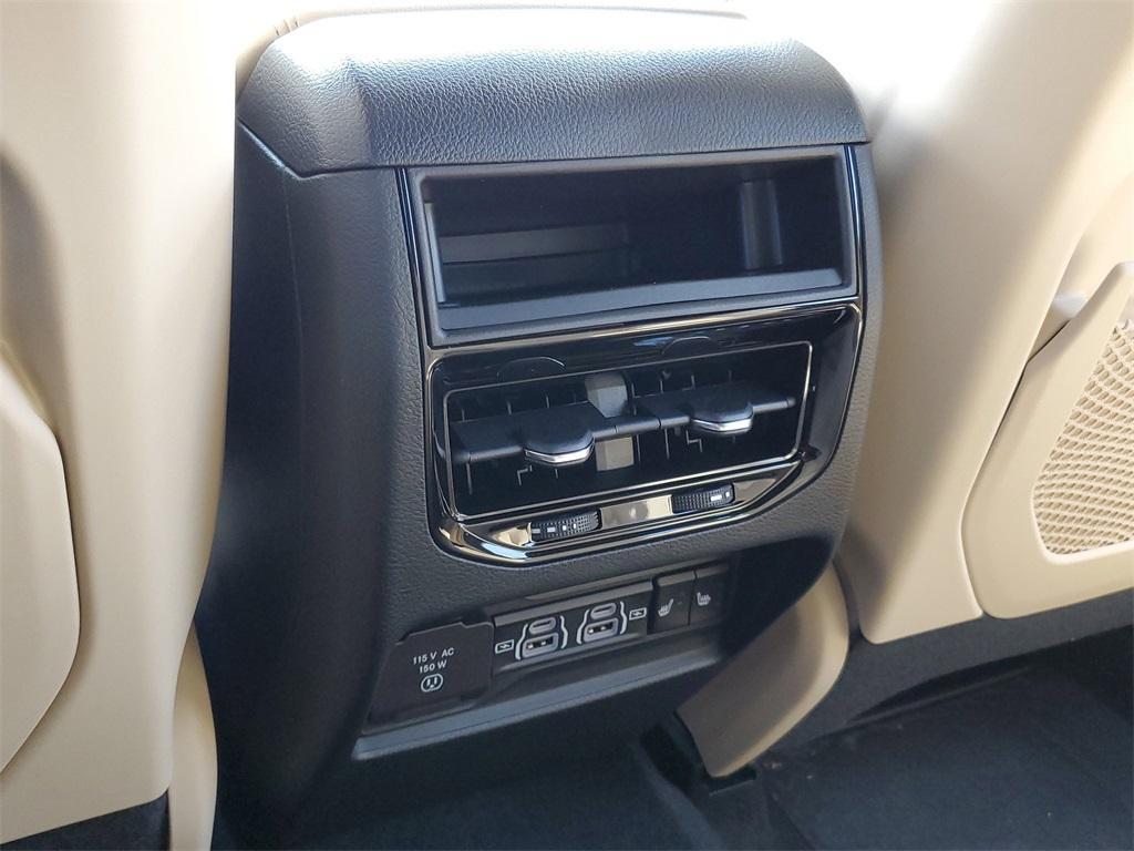 new 2025 Jeep Grand Cherokee car, priced at $39,531