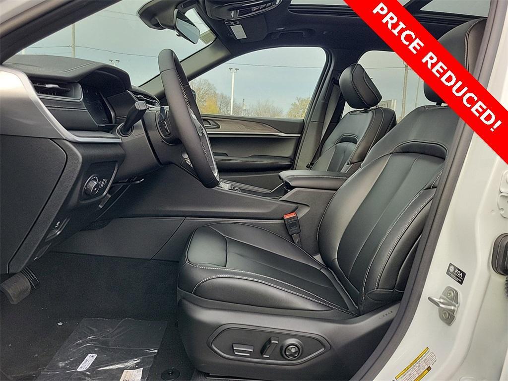 new 2025 Jeep Grand Cherokee car, priced at $39,684