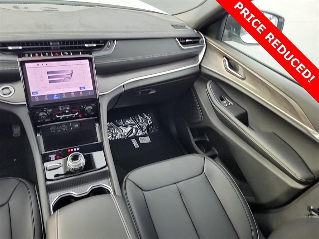 new 2025 Jeep Grand Cherokee car, priced at $39,684