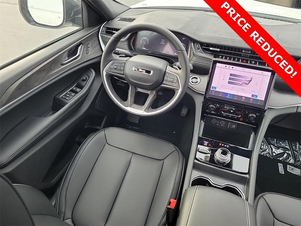 new 2025 Jeep Grand Cherokee car, priced at $39,684