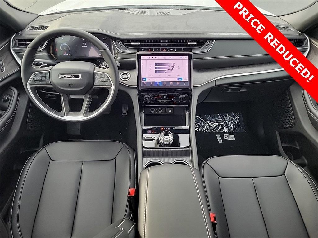 new 2025 Jeep Grand Cherokee car, priced at $39,684