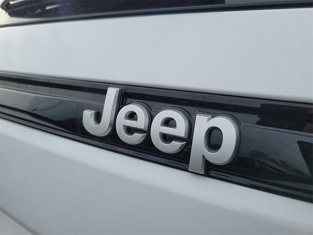 new 2025 Jeep Grand Cherokee car, priced at $44,194