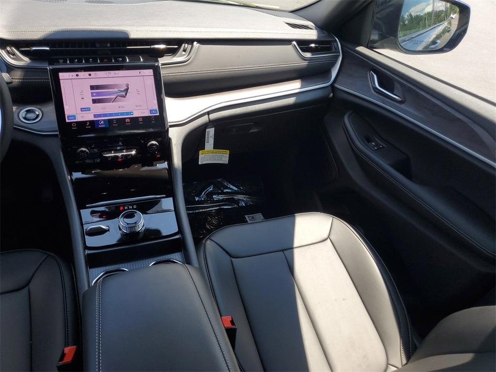 new 2025 Jeep Grand Cherokee car, priced at $41,862