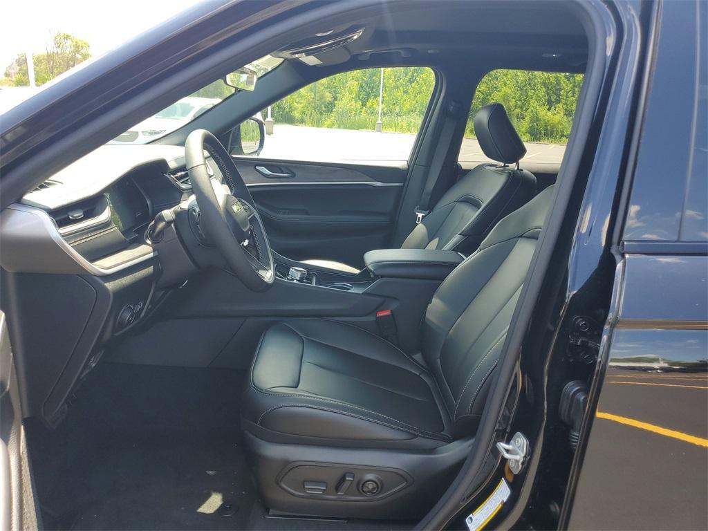 new 2025 Jeep Grand Cherokee car, priced at $41,862
