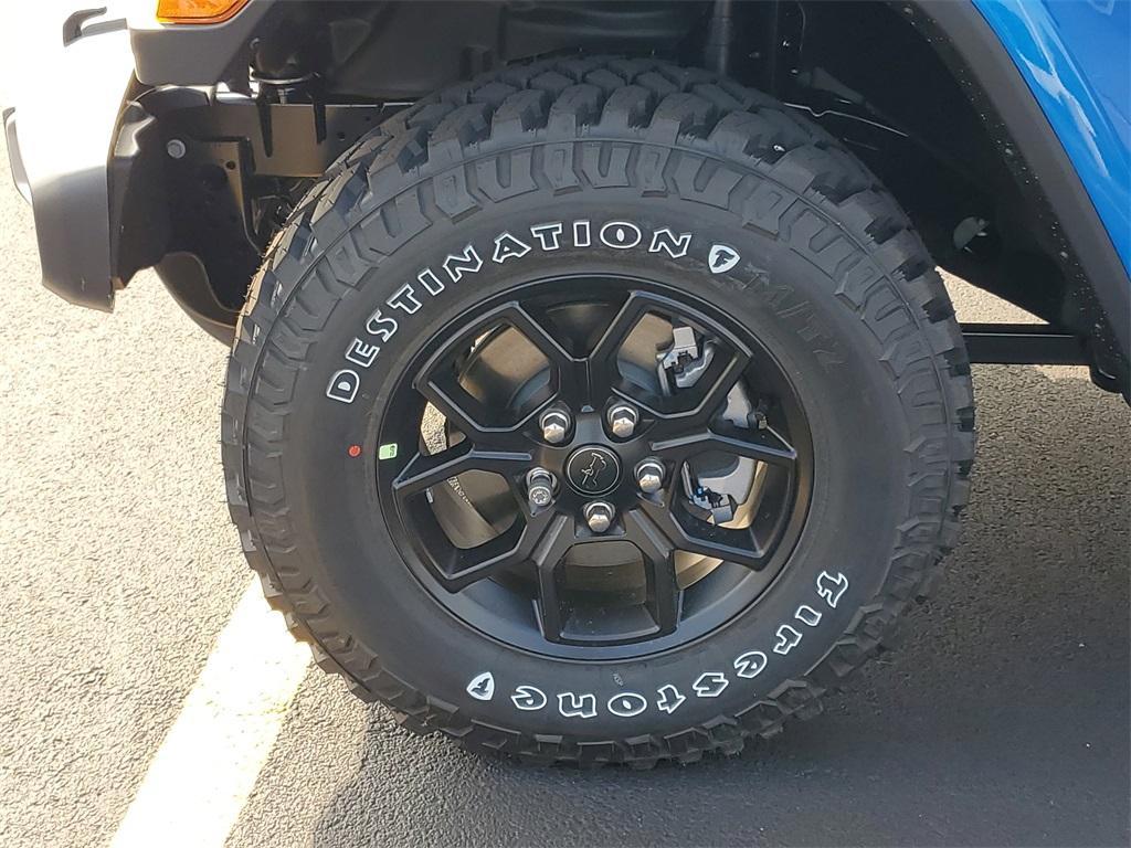 new 2025 Jeep Gladiator car, priced at $48,034