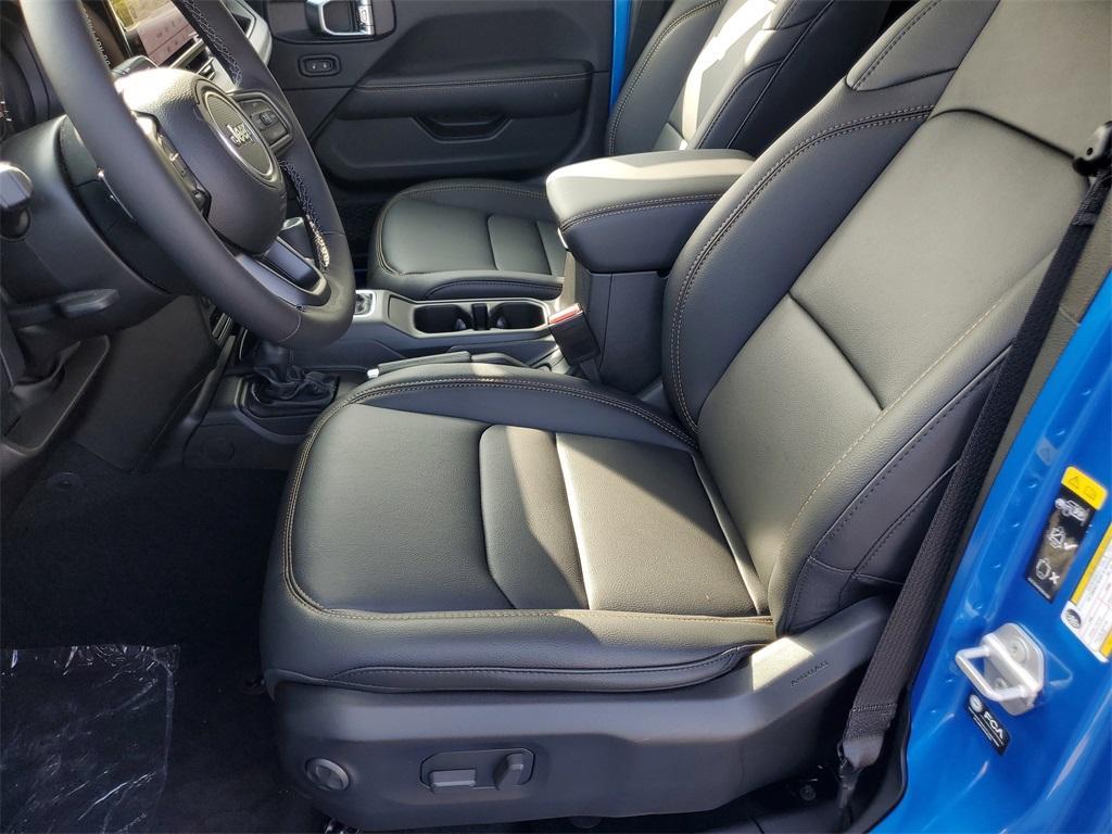 new 2025 Jeep Gladiator car, priced at $48,034