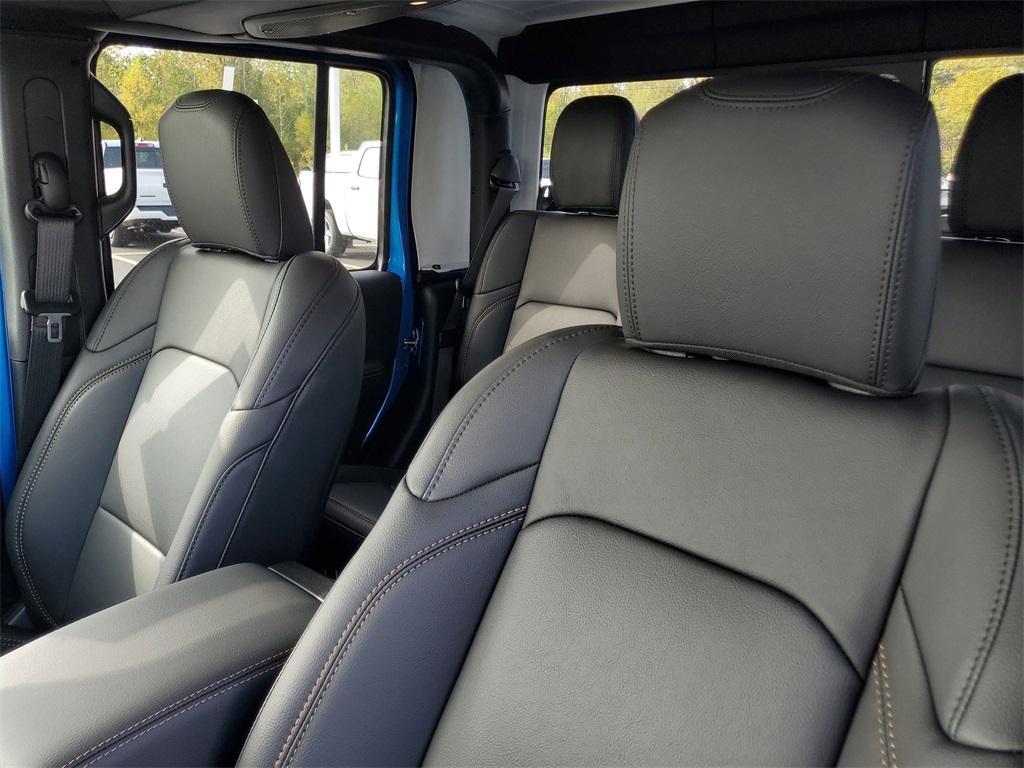 new 2025 Jeep Gladiator car, priced at $48,034