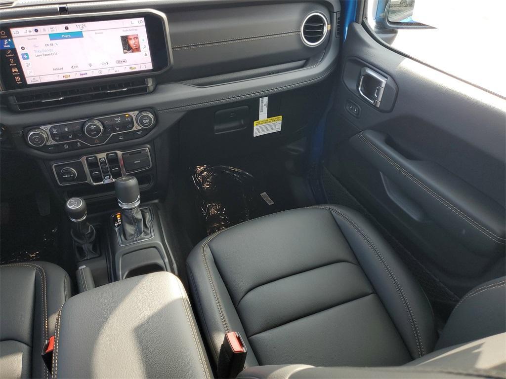 new 2025 Jeep Gladiator car, priced at $48,034