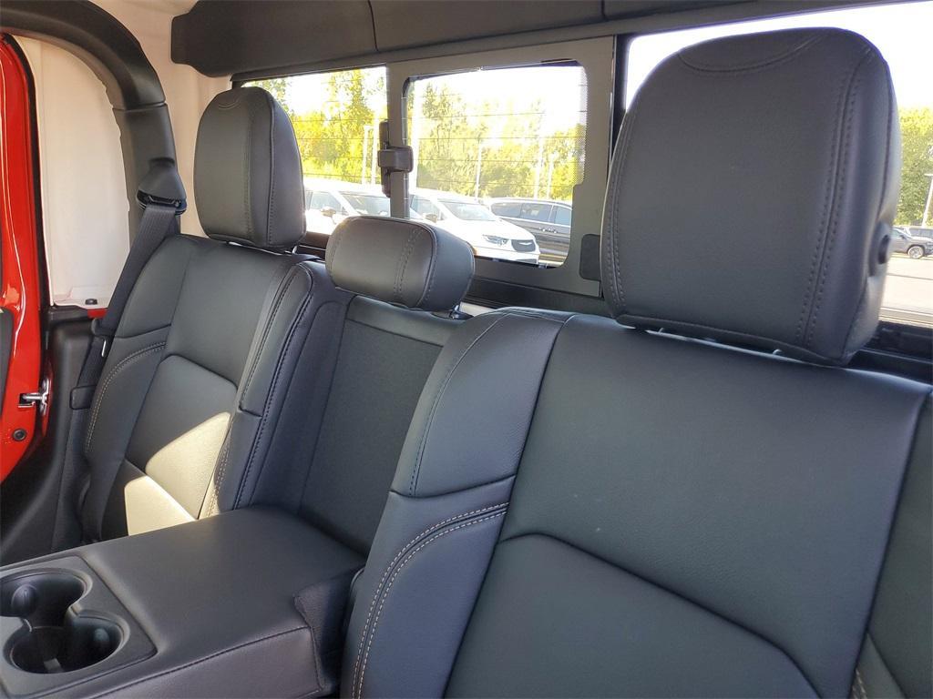 new 2025 Jeep Gladiator car, priced at $46,660