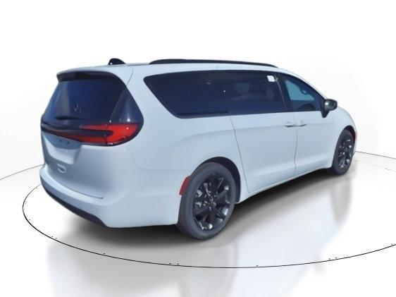 new 2024 Chrysler Pacifica car, priced at $41,777