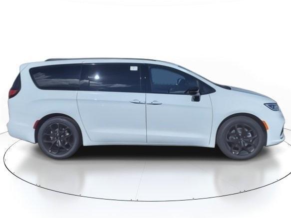 new 2024 Chrysler Pacifica car, priced at $41,777