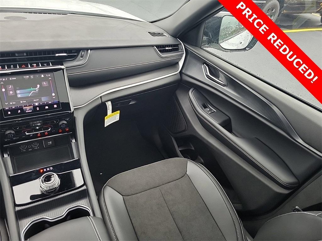 new 2025 Jeep Grand Cherokee car, priced at $34,569