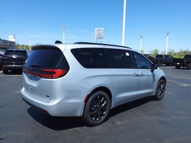 new 2024 Chrysler Pacifica car, priced at $49,457