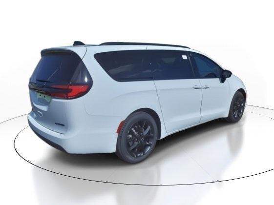 new 2024 Chrysler Pacifica car, priced at $45,644