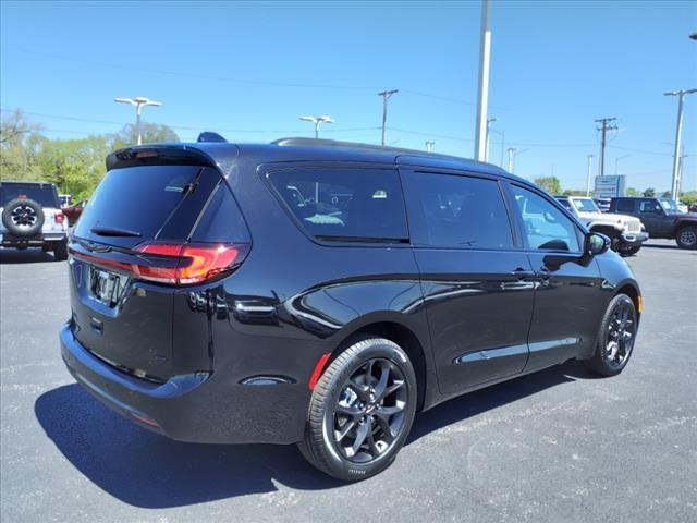 new 2024 Chrysler Pacifica car, priced at $49,281