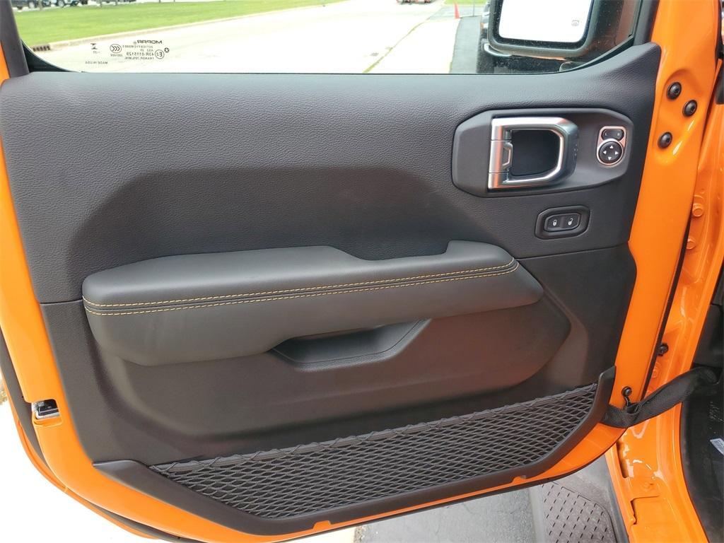 new 2025 Jeep Gladiator car, priced at $43,995