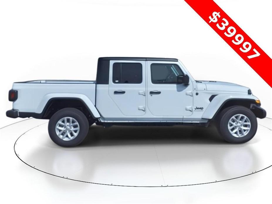 new 2023 Jeep Gladiator car, priced at $47,218